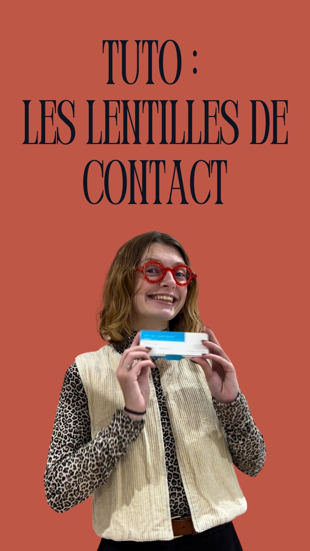 Tu débutes avec les #lentilles ? Pas de panique, on t’explique tout !

🧼Étape 1 : Lave-toi les mains et sèche-les bien. C’est la base !

👁️ Étape 2 : Pose la lentille sur le bout de ton doigt. Vérifie son sens :
si les bords s’évasent vers l’extérieur, elle est à l’envers !
Une belle forme de bol ? Parfait, elle est prête à être posée.
petite astuce, tu peux vérifier en regardant dans le creux de ta main, si elle se colle, elle est dans le mauvais sens ! 
👆 Étape 3 : Regarde vers le haut, maintiens ta paupière, et dépose délicatement la lentille sur ton œil. Cligne doucement : elle se met en place toute seule.

💧 Pour l’enlever, regarde encore vers le haut, tire légèrement la paupière inférieure et pince délicatement la lentille entre deux doigts.

🧴 Si c’est une lentille journalière ➜ poubelle.
Si c’est une mensuelle ➜ nettoie-la et range-la dans ton étui avec la solution.

Et voilà ! Simple, rapide, propre. Tes yeux te diront merci ! 👁✨ #amiens #opticien #ola
